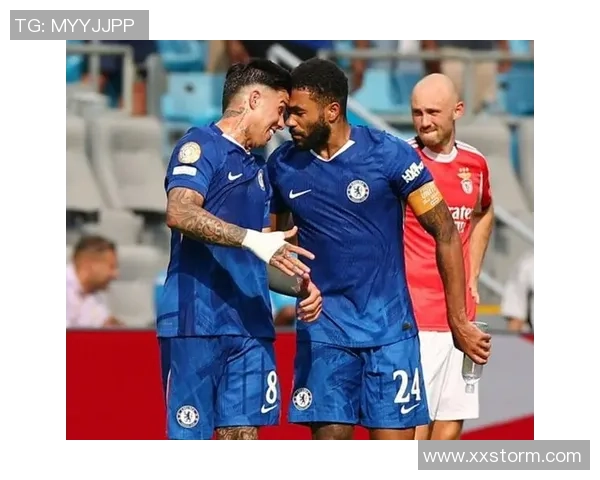 足总杯激战：本菲卡小胜切尔西红牌事件引发全场热议与战术分析