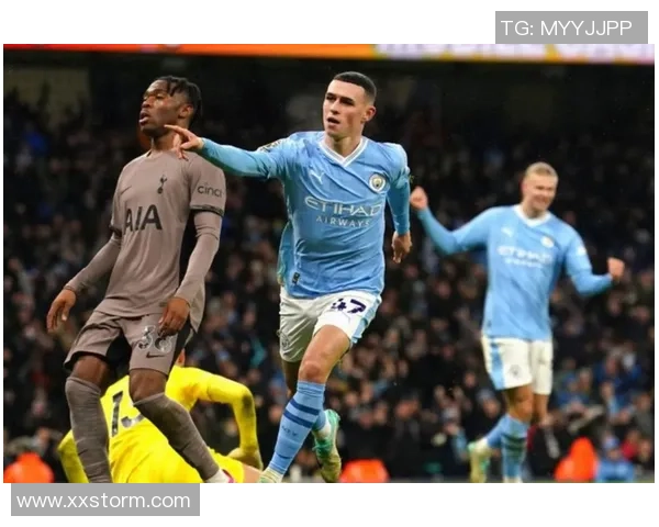 英超激战曼城与热刺握手言和乌龙球引发争议判罚全场沸腾